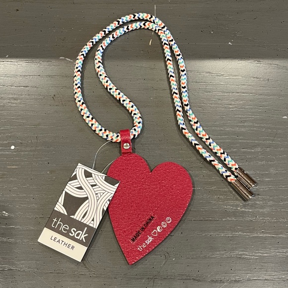 *SOLD* NWT The Sak Leather Heart Bag Charm Keychain - Picture 1 of 8